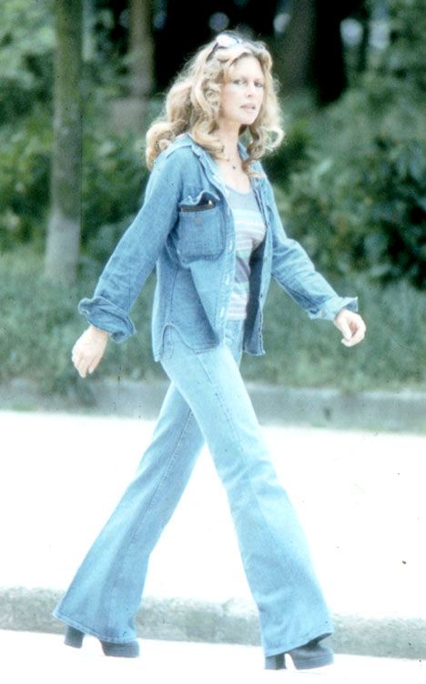 Fashion Flashback: Wideleg and Bellbottom Jeans Jeans Advertising, 70s Flares, 1970s Looks, Unisex Looks, Bridget Bardot, Natural Fashion, Boho Clothes, White Woman, Personal Aesthetic