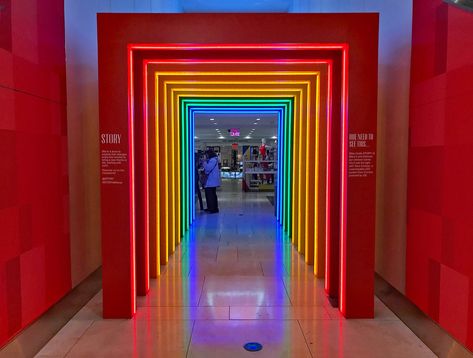 Macy's Color Story pop-up store is an Instagrammer's dream: Photo tour - Business Insider Museum Of Ice Cream, Monochromatic Room, Interactive Art Installation, Window Display Retail, Dream Photo, Retail Space Design, Rainbow Store, Creative Block, Neon Rainbow