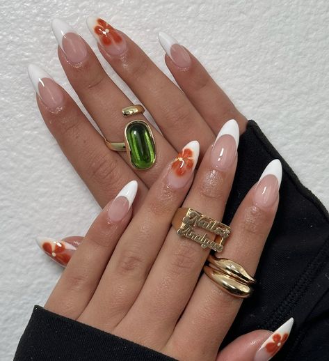 French Tip Accent Nail Ideas, French Tips With Accent Nail, French Tip Accent Nail, Oval Summer Nails, Nails Inspiration French, Accent Nail Ideas, Uñas Summer, La Travel, Accent Nail