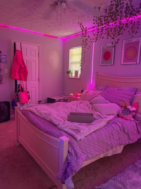 Usa Lifestyle, Room Preppy, Women Cave, Baddie Room, Teenager Room, Teens Bedroom, Purple Room, Neon Bedroom, Luxury Room Bedroom