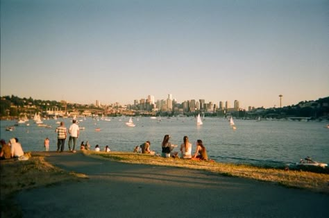 Vintage Seattle Photos, 90s Seattle Aesthetic, 90s Seattle Grunge Aesthetic, Seattle Aesthetic Summer, Seattle Summer Aesthetic, Pharmacy Motivation, Seattle Aesthetic, Seattle Summer, Seattle Photos