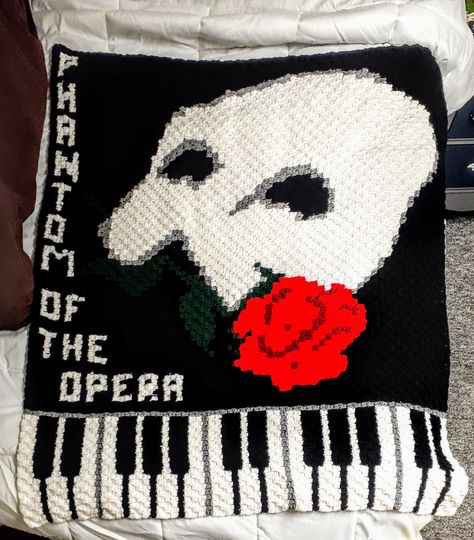 Crochet Phantom Of The Opera, Phantom Of The Opera Embroidery, Phantom Of The Opera Crochet, Boyfriend Crochet, Grid Crochet, Blanket Ideas, Tapestry Crochet Patterns, Crochet Tapestry, The Opera