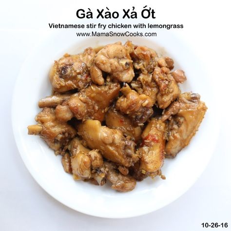 Vietnamese Spicy Stir Fry Chicken with Lemongrass – Ga Xao Xa Ot – Mama Snow Cooks and More Vietnamese Stir Fry, Lemongrass Chicken Vietnamese, Spicy Stir Fry, Lemongrass Chicken Recipe, Lemongrass Recipes, Stir Fry Chicken, Fry Chicken, Viet Food, Vietnamese Cuisine