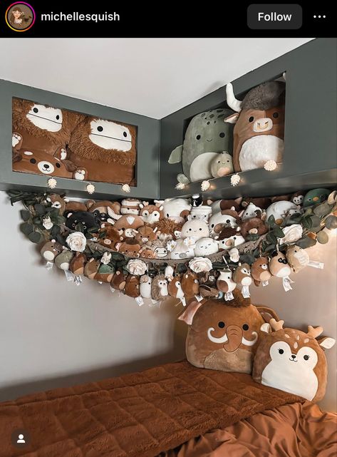 Squishmallows Room Ideas, Fall Squishmallow Aesthetic, Squishmellow Bedroom, Squishmallows Decor, Squishmallows Net, Squishmallow Collection Aesthetic, Crocheted Squishmallows, Squishmallows Aesthetic Room, Neutral Squishmallows