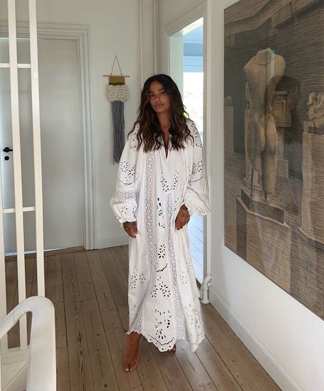 stay a while... Naomi Anwer, Cottage By The Sea, Modest Skirts, Dream Wardrobe, Group Chat, Western Fashion, White Dress, Bring It On, Clothes