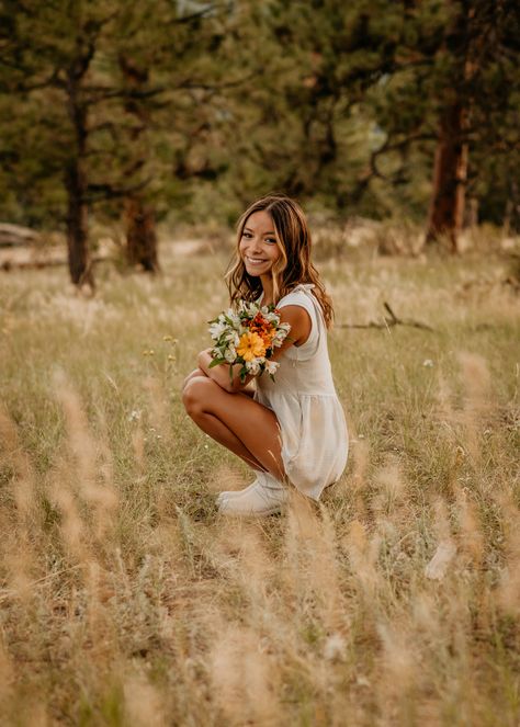 Senior Pictures In Flowers, Colorado Senior Pictures, Senior Picture Ideas Mountains, Senior Picture Location Ideas, Flower Senior Pictures, Mountain Senior Pictures, Pretty Senior Pictures, Senior Pictures Dresses, Single Poses