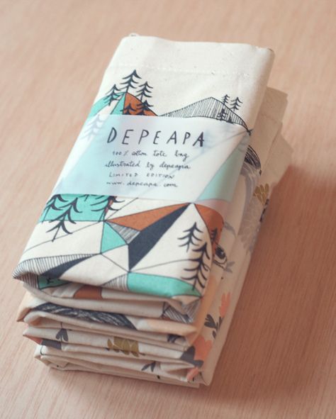 depeaba Diy Gift Bags Paper, Screen Printed Bags, Scarf Packaging, Diy Paper Bag, Sac Diy, Printed Canvas Tote Bag, Paper Gift Bags, Printed Canvas, Bag Packaging