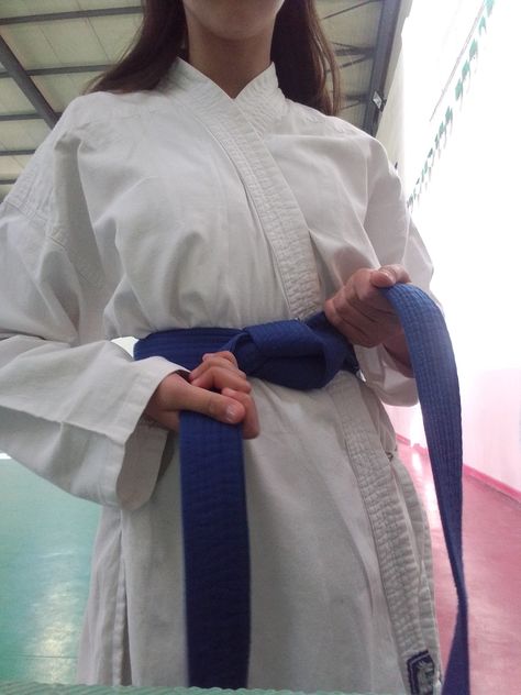 Blue Belt Karate, Blue Belt Taekwondo, Blue Belt Bjj, Judo Girl, Jiu Jitsu Women, Mirror Selfie With Flash, Belts Aesthetic, Taekwondo Girl, Women Karate