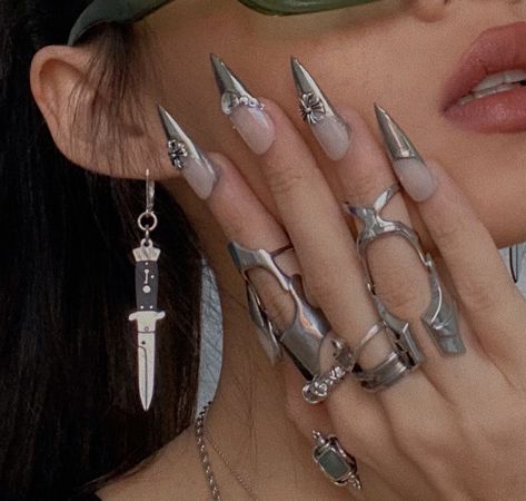 Hand, selfie Grunge Nails With Charms, Chain On Nails, Silver Abstract Nails, Silver Grunge Nails, Silver Cross Nails, Silver Nails Aesthetic, Silver Nails With Charms, Chain Nails, Silver Acrylic Nails