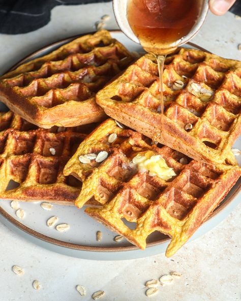 Pumpkin Oat Waffles, Pumpkin Waffles Healthy, Potato Hashbrown, Hash Brown Waffles, Sweet Waffles, Oat Waffles, Bulgarian Desserts, Hashbrown Waffles, Sweet Potato Hash Browns