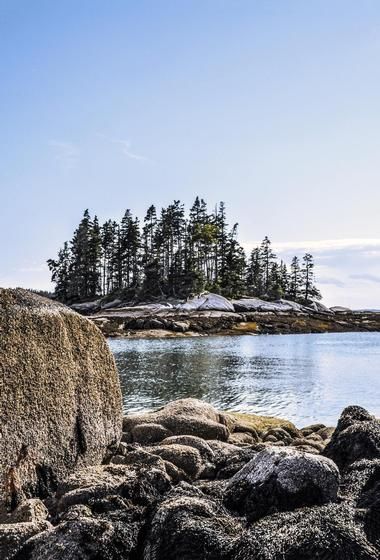 25 of the Most Beautiful Maine Islands Maine Beach, North Haven Maine, Maine Ocean, Isle Au Haut Maine, Maine Beach House, Mount Desert Island Maine, Best Maine Coastal Towns, York Beach Maine, Maine Aesthetic