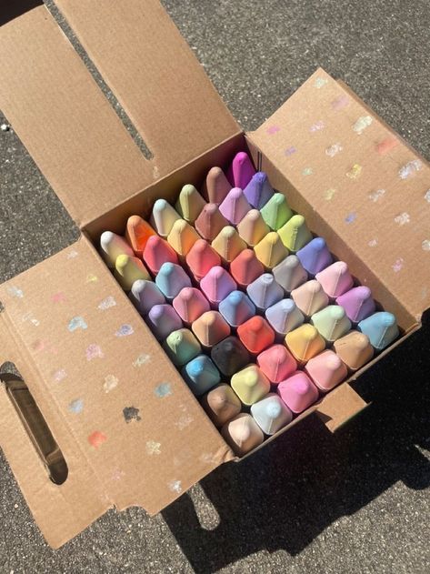 Crafting Aesthetic Pictures, Chalk Art Aesthetic, Chalk Aesthetic, Aesthetically Pleasing Pictures, Chalk Summer, Chalk Pictures, Kid Core Aesthetic, Chalk Artist, Colored Chalk