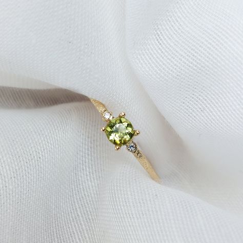 Yellow Gold Peridot Ring, Gold And Peridot Ring, Peridot Gold Jewelry, Oval Peridot Ring, Peridot Stone Ring, Engagement Ring Peridot, Engagement Rings Peridot, Green Ring Aesthetic, Peridot Ring Gold