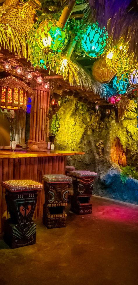 Tiki Lounge Decor, Home Tiki Bar Ideas, Tiki Aesthetic, Tiki Bar Ideas, Tiki Halloween, Tiki Backyard, Shrunken Heads, Rumpus Room, Birthday Vibes