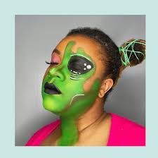 20 Best Alien Makeup Ideas and Tutorials for Halloween 2021 Easy Alien Makeup, Green Alien Makeup, Alien Makeup Ideas, Alien Halloween Makeup, 90s Grunge Makeup, Half Face Makeup, Green Face Paint, Blue Face Paint, Makeup For Halloween