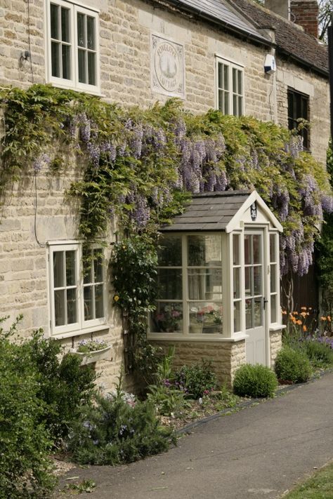 Enclosed Front Porches, House Frontage, Wisteria Cottage, Porch Extension, Sas Entree, Pictures Of England, Glass Porch, Cottage Front Doors, Victorian Porch