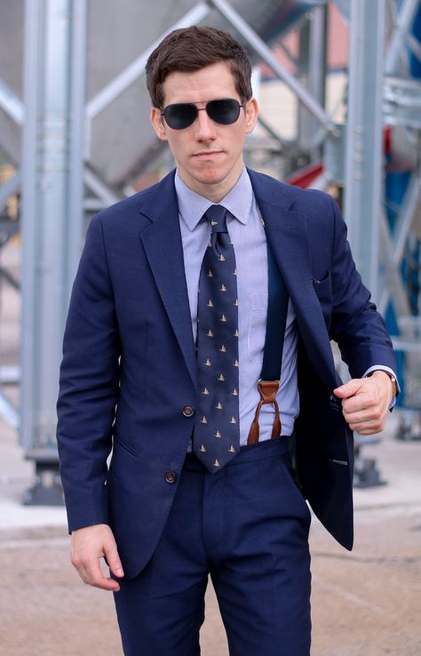 Showing suspenders under jacket How To Wear Suspenders, Blue Suit Outfit, Suspenders Men Fashion, Mens Braces, Simple Spring Outfits, Suit Combinations, Blue Suit Men, Navy Blue Suit