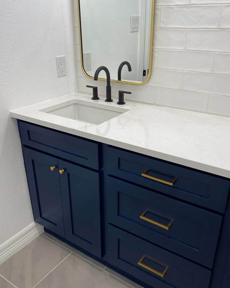 26 Navy Blue Bathroom Vanity Ideas to Give Your Restroom a Royal Makeover Hale Navy Bathroom Vanity, Navy Bathroom Vanity, Bathroom Tile Patterns, Blue Bathroom Vanity Ideas, Bathroom Rug Ideas, Navy Blue Bathroom Vanity, Navy Blue Bathroom, Unique Bathroom Tiles, Bathrooms Decor