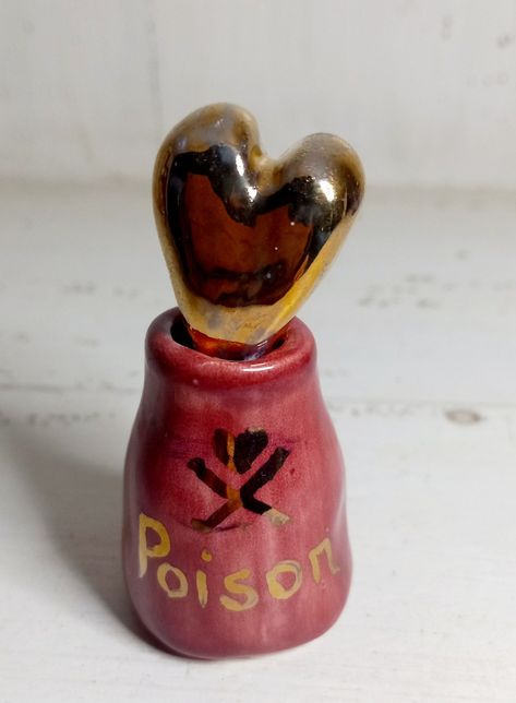 Ceramic 224K poison bottle- love potion Love Poison Bottle, Love Potions, Polymer Clay Potion Bottles, Heart Shaped Potion Bottle, Small Potion Bottle, Gold Bottles, Magic Bottles, Gold Top, Potion Bottle