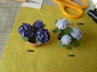 Here is a tutorial (in German, but you can get it from the pictures) for making Anleitung/Tutorial Hydrangea   .....and other neat stuff.   ... Low Maintenance Garden Design, Miniature Dollhouses, Dollhouse Diy, Dollhouse Tutorials, Miniature Flowers, Doll Things, Dollhouse Miniature Tutorials, Dollhouse Printables, Diy Doll Miniatures