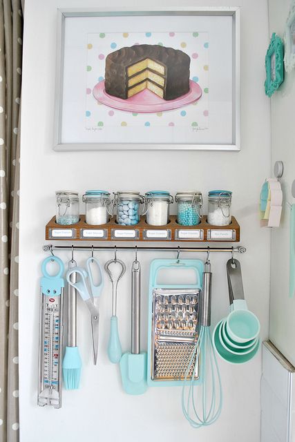 Baking corner, via Flickr- love this especially the sprinkles in the jars Baking Supplies Storage, Baking Corner, Baking Organization, Baking Storage, Baking Station, Cocina Shabby Chic, Casa Vintage, Home Bakery, Decor Minimalist