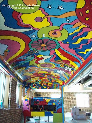 Hippie Wall Painting, Pop Art Mural, Mural Door, Bedroom Art Painting, Mellow Mushroom, Ceiling Painting, Trippy Wall, Hippie Bus, Ceiling Murals