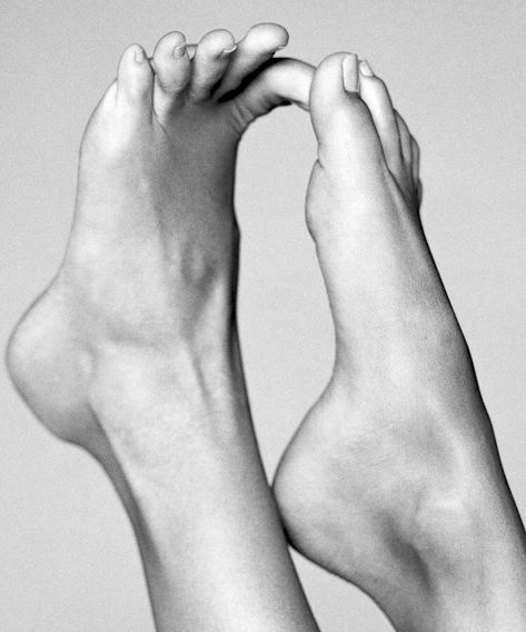 Poses With One Foot Up, Foot Poses Anatomy, Foot Reference Photos For Artists, Foot Photoshoot Ideas Women, Foot Reference Anatomy, Feet Drawing Reference Anatomy, Body Aesthetics, Foot Anatomy, Hand Photography