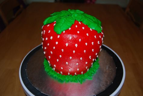 4 layer cake shaped as a strawberry. All buttercream. 1st Birthday Foods, Strawberry Birthday Cake, Cake Decorating Courses, Realistic Cakes, Novelty Birthday Cakes, 4th Birthday Cakes, Strawberry Party, Shaped Cake, Dekor Diy