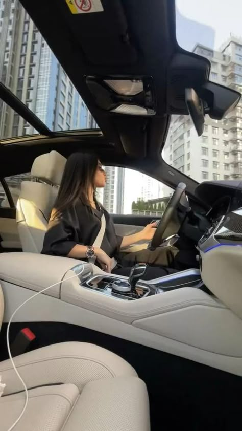 Rich Women Lifestyle, Flipagram Instagram, Dream Cars Mercedes, مرسيدس بنز, Manifesting Vision Board, Dream Vision Board, Rich Women, Vision Board Manifestation, Vision Board Inspiration