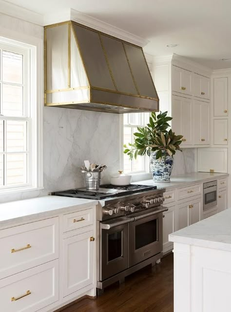 Kitchen! White Marble Backsplash, Style Kitchen Cabinets, Shaker Style Kitchen Cabinets, Kitchen Hood Design, Shaker Style Kitchen, Stove Hood, Replacing Kitchen Countertops, Kitchen Cabinet Trends, Hood Design