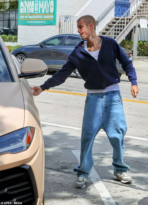 Navy Blue Hoodie Outfit, Navy Sweatshirt Outfit, Navy Jeans Outfit, Blue Sweatshirt Outfit, Justin Bieber Sweatshirt, Oversized Outfit Men, Blue Hoodie Outfit, Zip Hoodie Outfit, Light Jeans Outfit