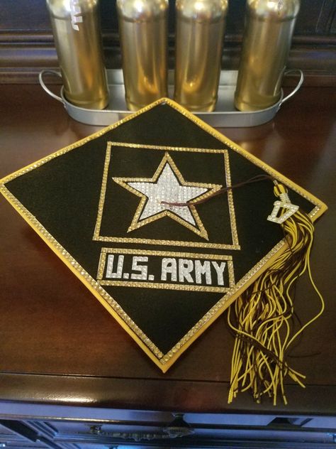 Military Graduation Cap, Army Graduation Cap, Army Graduation Party, Gym Drawing, Commissioning Ceremony, School Graduation Pictures, Senior Caps, Army Graduation, High School Graduation Cap Designs