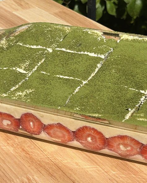 Strawberry Matcha Tiramisù 🍓 — cooking with rel Matcha Strawberry Desserts, Strawberry Matcha Dessert, Strawberry Matcha Tiramisu, Matcha Covered Strawberries, Matcha Strawberry Cake, Matcha Desserts, Matcha Tiramisu Recipe, Matcha Tiramisu, Strawberry Cinnamon Rolls