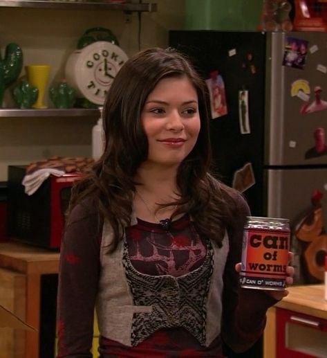 Icarly Carly, I Carly, Icarly Cast, Dress With Combat Boots, Miranda Cosgrove Icarly, Carly Shay, Tv Characters Outfits, Tv Outfits, Jennette Mccurdy