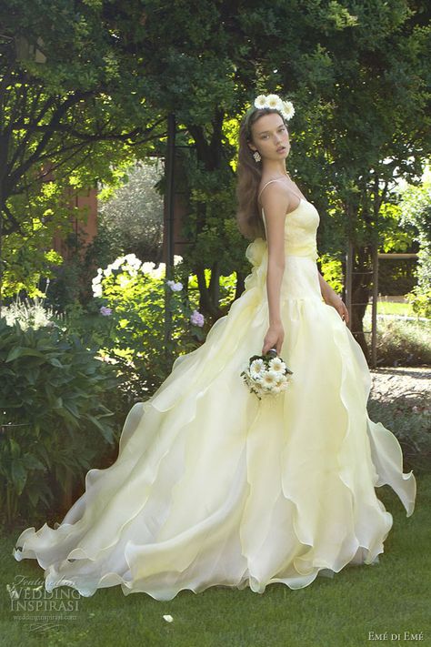 eme di eme #wedding dresses 2013 pale yellow gown #weddingdress #weddinggown Light Yellow Weddings, Pale Yellow Weddings, Yellow Wedding Dress, Organza Bridal, Wedding Dress 2013, Yellow Gown, Pnina Tornai, Amazing Wedding Dress, 2015 Wedding Dresses