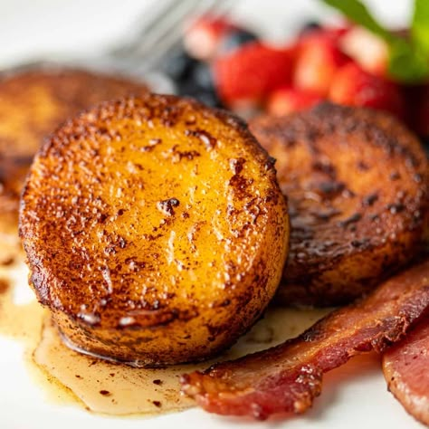 Fried Polenta Recipes, Polenta Breakfast, Mexican Cakes, Polenta Cakes, Polenta Recipes, Mexican Breakfast Recipes, Mexican Breakfast, Breakfast Cake, Breakfast For Dinner