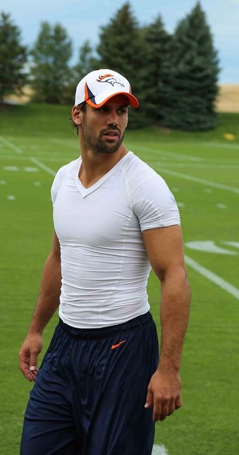 Eric Decker-Denver Broncos Nick Bosa, Eric Decker, Sports Athletes, Male Chest, Personal Pictures, Men Faces, Star Struck, Broncos Fans, Alexander Skarsgård