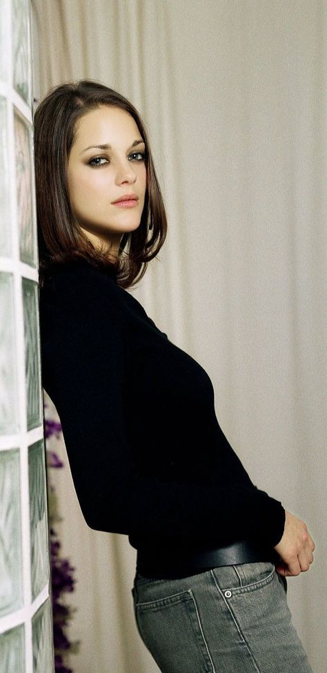 Marion Cotillard Marion Cotillard Hair, A Good Year Movie Marion Cotillard, Marion Cotillard Photoshoot, Marion Cotillard Allied, Marion Cotillard Allied Costumes, Marion Cottillard, Marion Cotillard Red Carpet, Marion Cotillard Style, French Icons