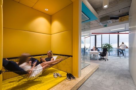 Relax zone Coworking Space Design, Inside Games, Coworking Office, Office Space Design, Student Housing, Student House, Co Working Space, Indie Room, Workplace Design