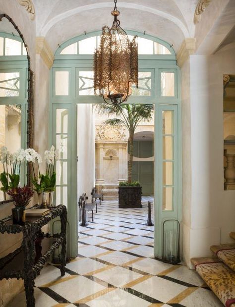 Eclectic French Country, Famous Interior Designers, Casa Vintage, Entry Way, Interior Deco, London Design, Architectural Digest, Luxury Home Decor, Elle Decor