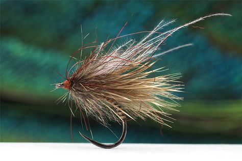 Caddis time - 3 patterns for trout that we love - Fly Tying Fly Tying Patterns Trout, Best Trout Flies, Fly Patterns Trout, Trout Flies Pattern, Winter Trout Flies, Fly Fishing Knots, Fish Bait, Sea Trout, Fly Tying Desk