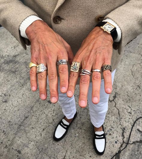 Men Wearing Rings, Jeff Goldblum, Tank Watch, Mens Rings Fashion, Snake Jewelry, Mens Jewelry Necklace, Cartier Tank, Mens Accessories Jewelry, Men's Jewelry Rings