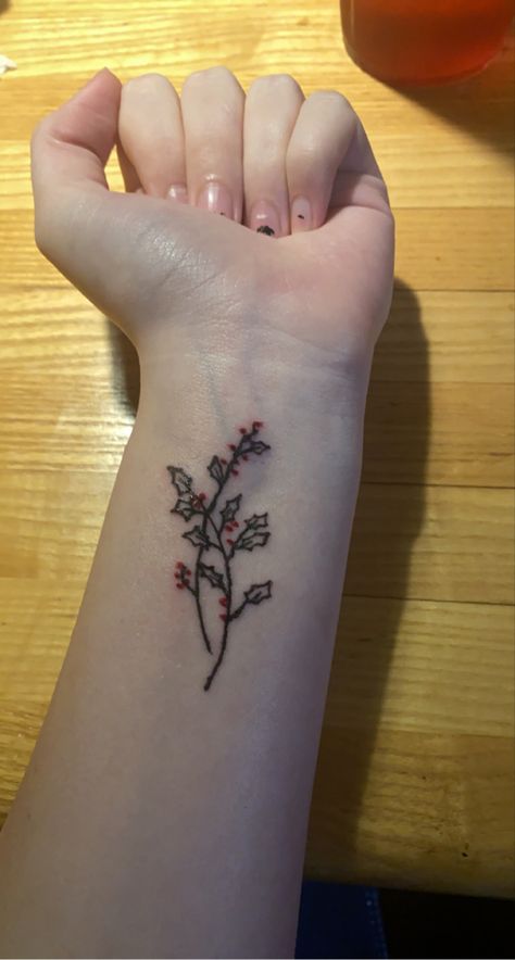 Holly Leaf Tattoo, Holly Berry Tattoo, Holly Tattoo, Holly Berries, Friend Tattoos, Holly Leaf, Maple Leaf Tattoo, I Tattoo, Art Tattoo