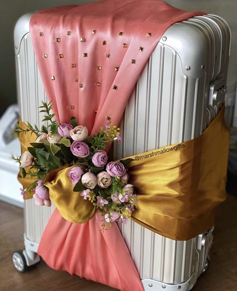 Suitcase wrapped in peach and gold theme for engagament dowry gift wrapping Bridal Luggage Decoration, Suitcase With Flowers, Bridal Trousseau Packing, Engagement Trousseau Packing, Trousseau Trunk, Silver Suitcase, Traditional African Wedding, Trousseau Packing, Peach And Gold