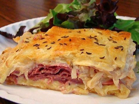 Crescent Recipe, Reuben Bake, Reuben Casserole, Crescent Bake, Corned Beef Recipes, Crescent Roll Recipes, Salad Pasta, Delicious Sandwiches, Asiago