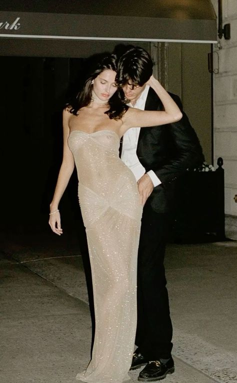 Backless Dress Couple Photos, Fancy Couple Aesthetic, Classy Couple Outfits, Formal Night Outfit, Backless Dress Aesthetic, Proposal Outfits For Her, Valentine Outfits, Dry Martini, Artistic Pictures