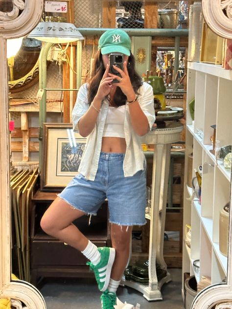 Campus Summer Outfit, Campus 00s Outfit Summer, Fits With Campus 00, Green Short Outfits, Adidas Campus 00s Outfits Women, Summer Campus Outfits, Campus Fits, Green Campus 00s Outfit, Green Summer Outfit