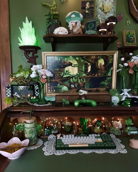 Game Set Up Ideas, Green And Brown Gaming Setup, Whimsigoth Desk Setup, Framed Computer Monitor, Dark Cottagecore Desk Setup, Victorian Gaming Setup, Fairycore Pc Setup, Green Witch Apartment, Botanical Pc Setup