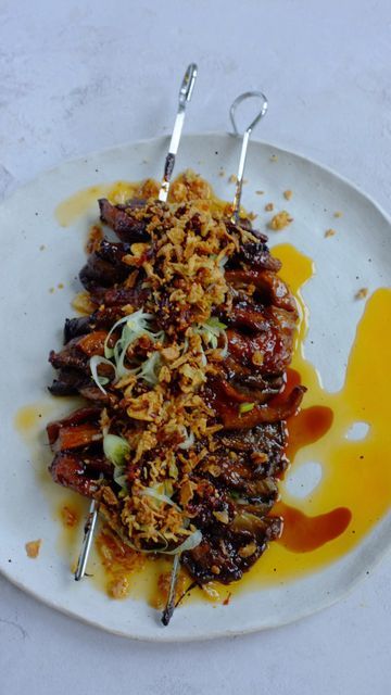 Tassy Goodall on Instagram: "Sticky umami oyster mushroom skewer with XO inspired chilli oil and crispy onions 🍄" Grilled Oyster Mushrooms, Mushroom Skewers, Grilled Oysters, Chilli Oil, Oyster Mushroom, Crispy Onions, Skewers, Onions, Grilling