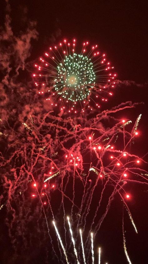 Beautiful fireworks in East sussex Fireworks Video Download, New Year Fireworks Videos, Dipavali Photo, Beautiful Happy New Year Images, Fireworks Pics, Happy New Year Photography, Happy New Year Video, Fireworks Video, New Years Fireworks